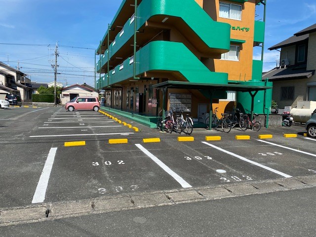 フレッシュハイツ 駐車場