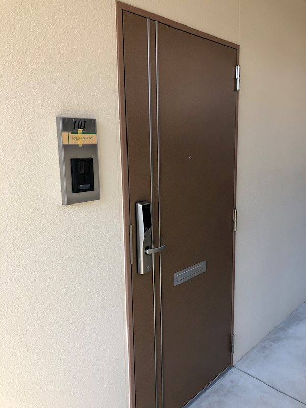 アヴェニュー赤代 玄関