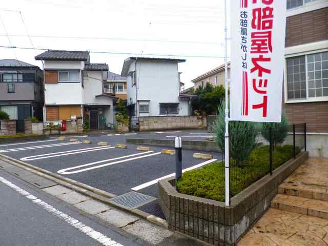 ルックス・ベリターティス 駐車場