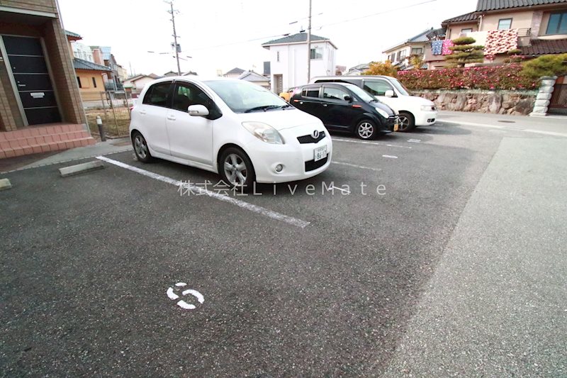 グレース・メゾン　A棟 駐車場
