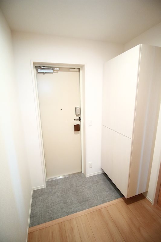 Crest垂水 玄関