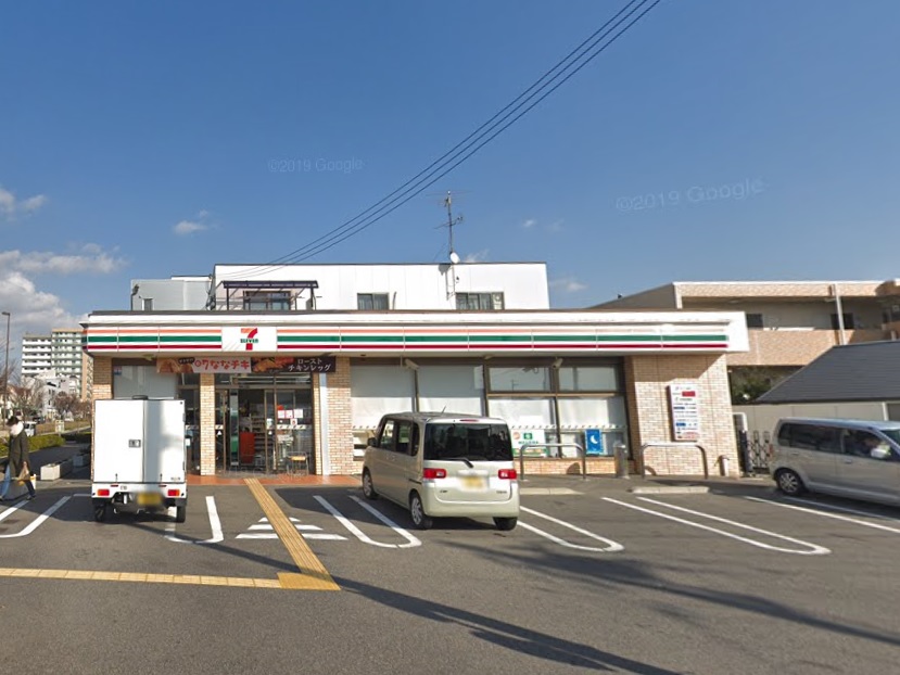 ハイツサニーヒル東棟 コンビニ