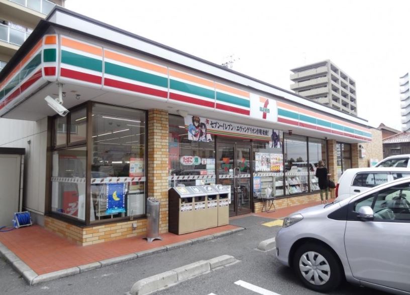 エムライズ大蔵中町 コンビニ