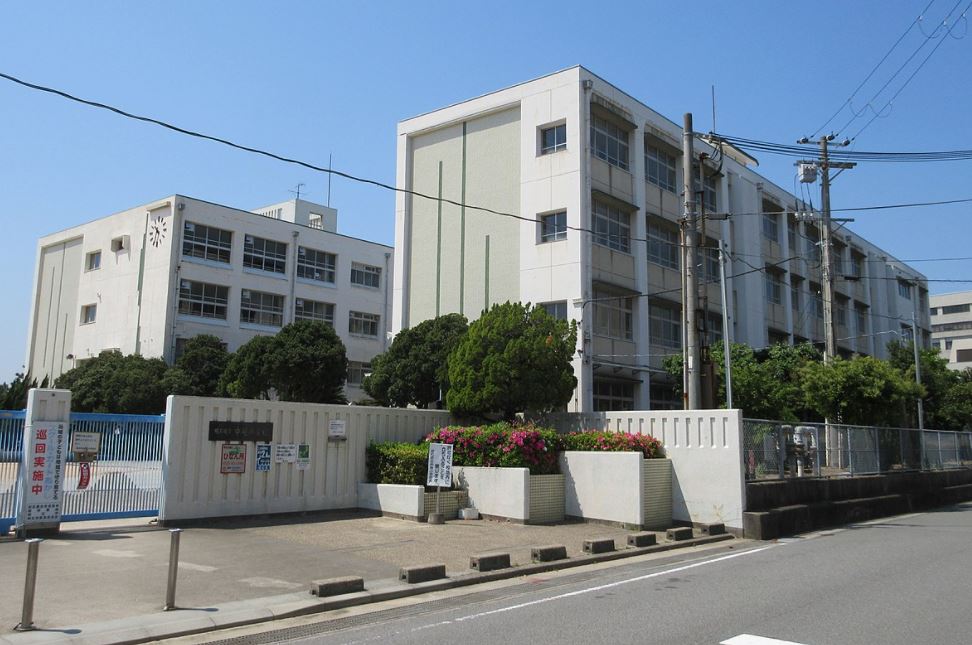 エムライズ大蔵中町 小学校