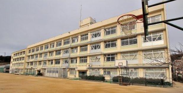 クレールタウン立花B棟 中学校