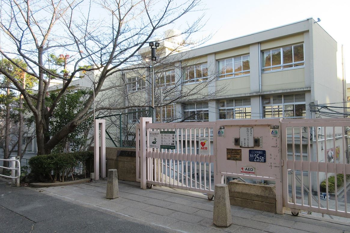 クレールタウン立花B棟 小学校