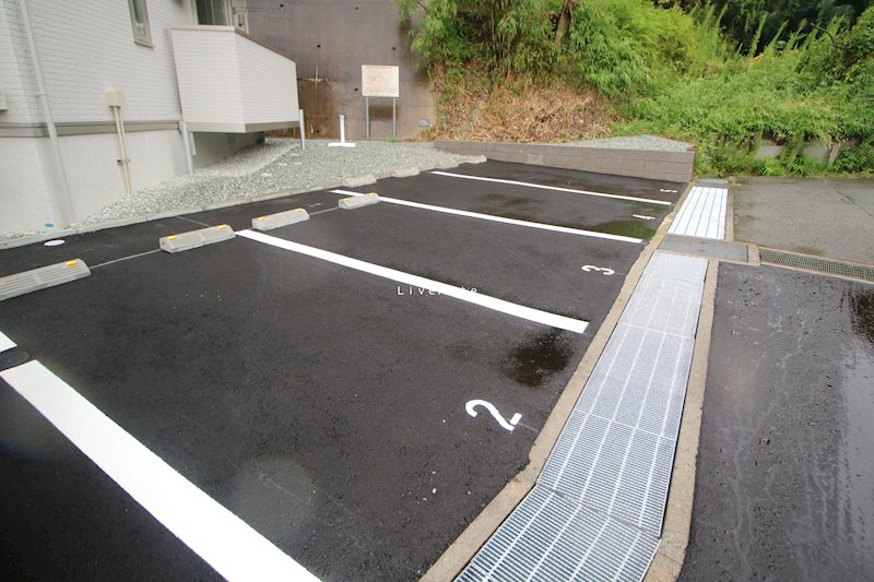 コリーナ　ヴィルトゥ 駐車場