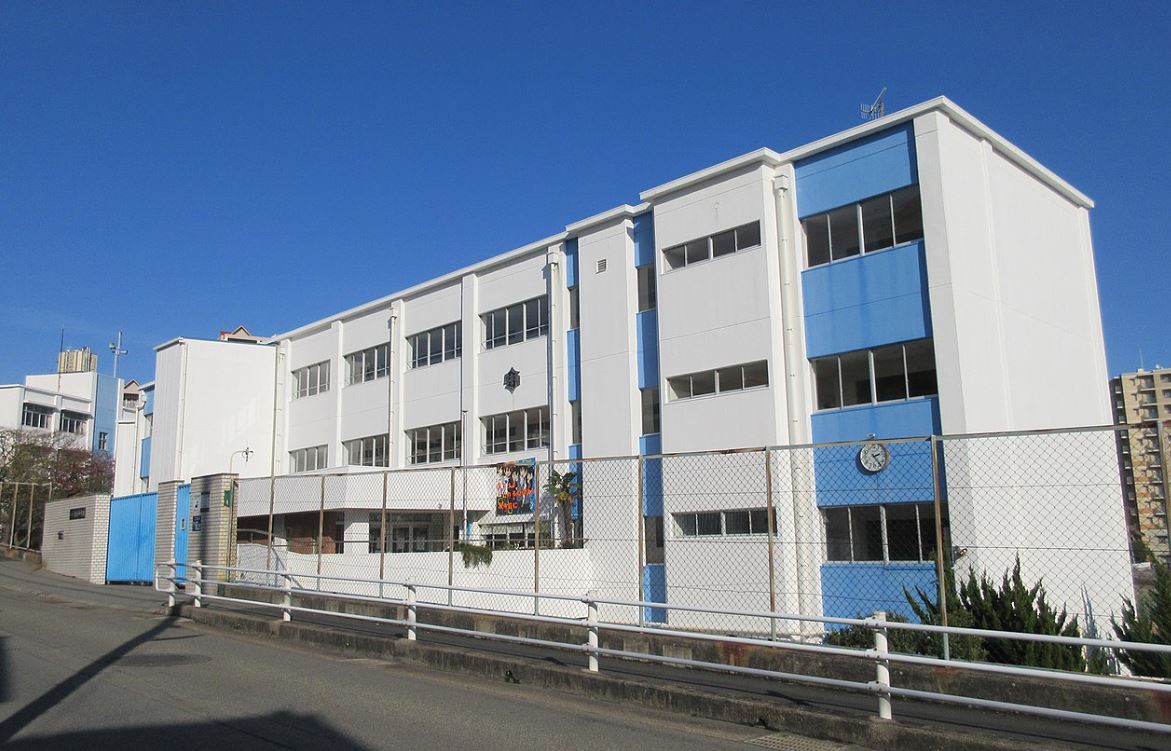 スカイ・シーフロント塩屋 中学校