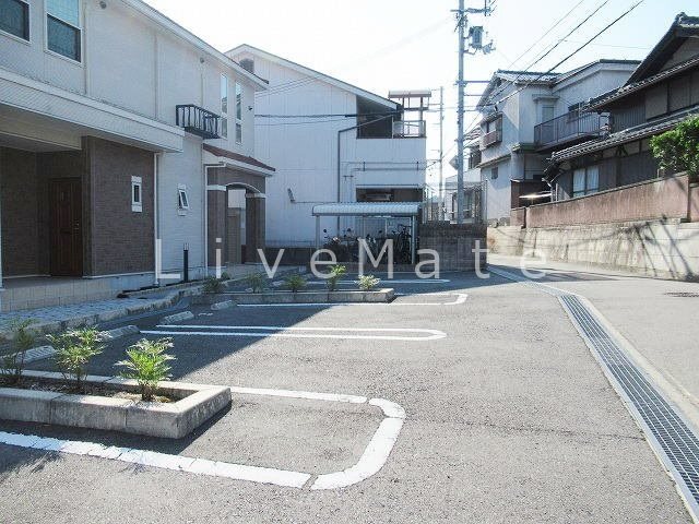 コートディアス 駐車場