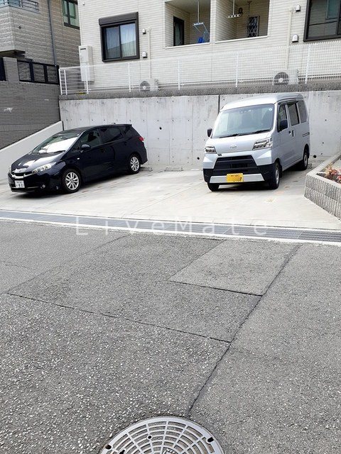 コンフォート名谷Ⅱ 駐車場