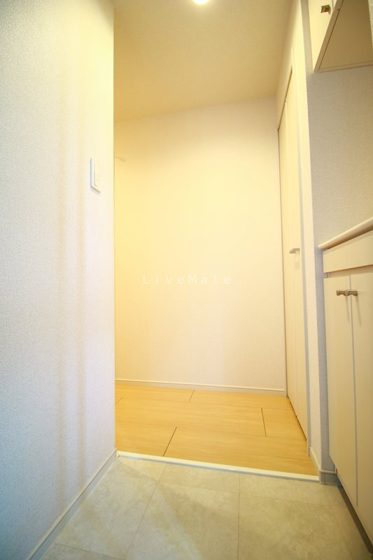 イーストブルー六番館 玄関