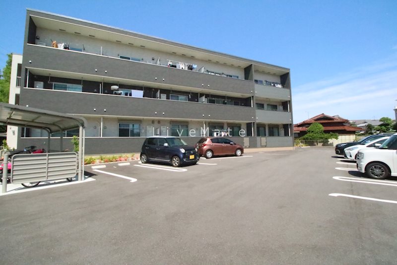 ファーストヒルズⅡ 駐車場