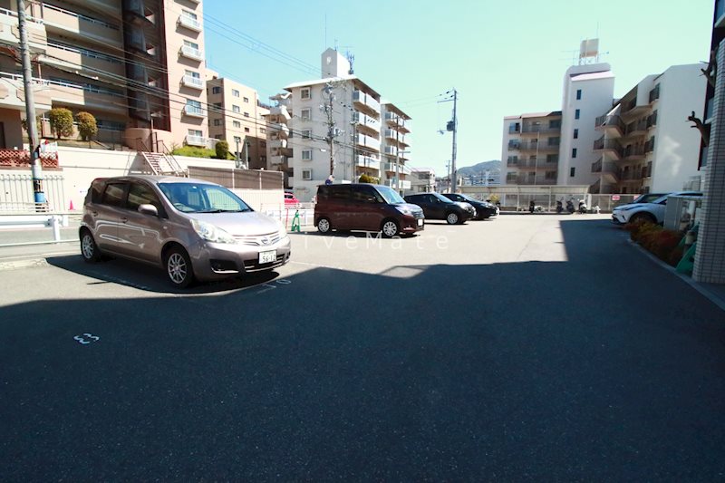 ツルトスコⅡ番館 駐車場
