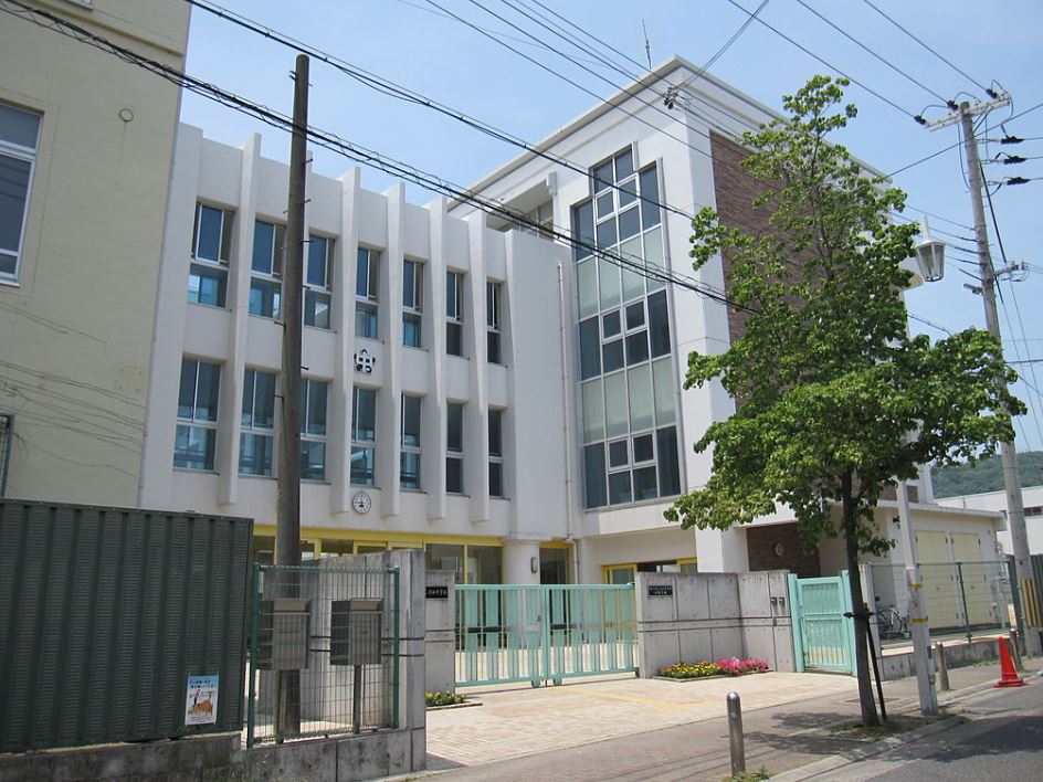 ワコーレ板宿 中学校