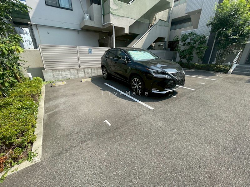 アウルムグランデ 駐車場