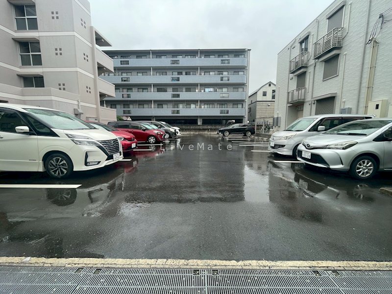 グランシャリオ 駐車場