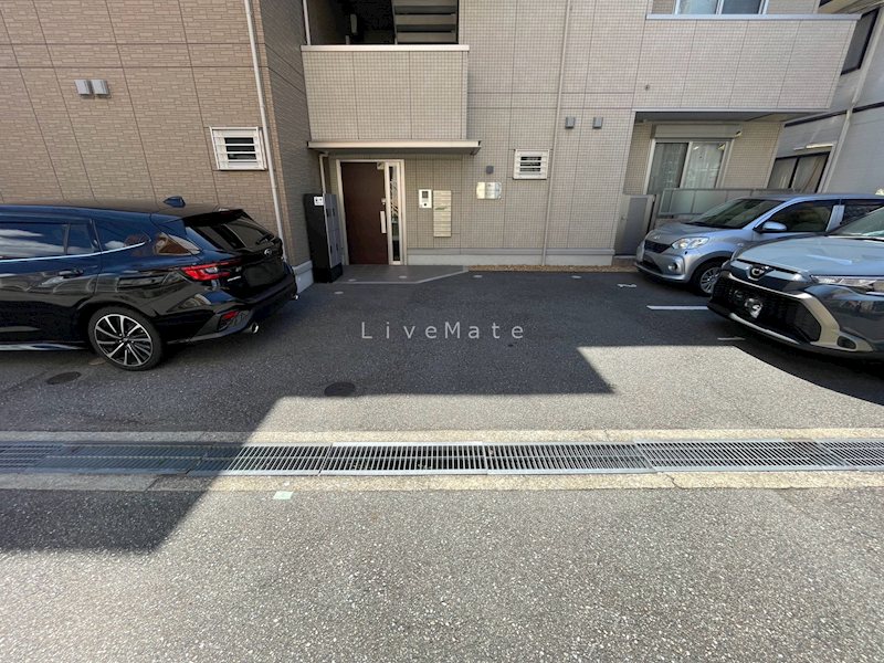ラ　メゾンアンソレイエ板宿 駐車場
