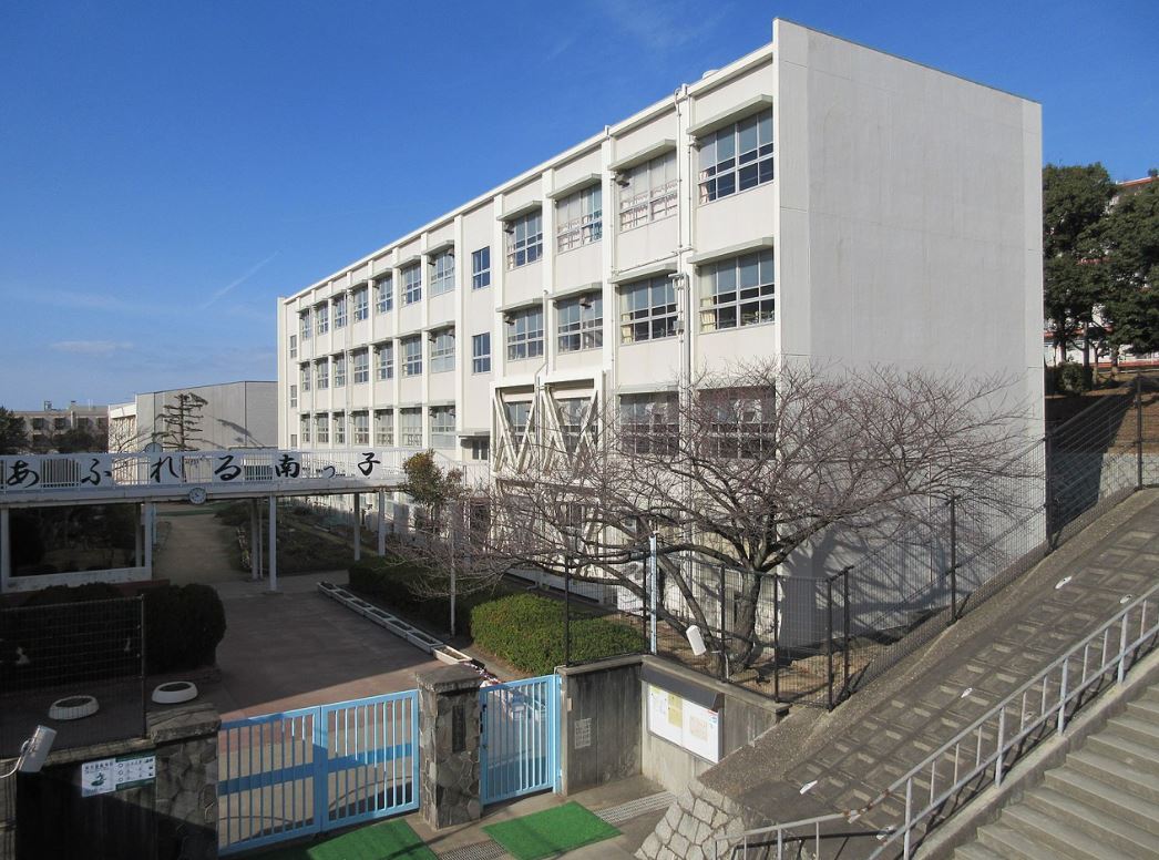 アークパレス誠 小学校