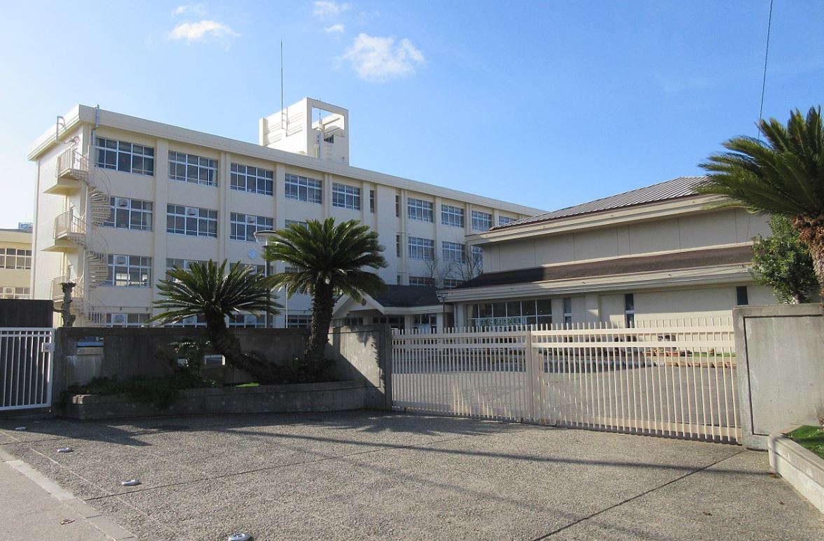 アークパレス誠 中学校