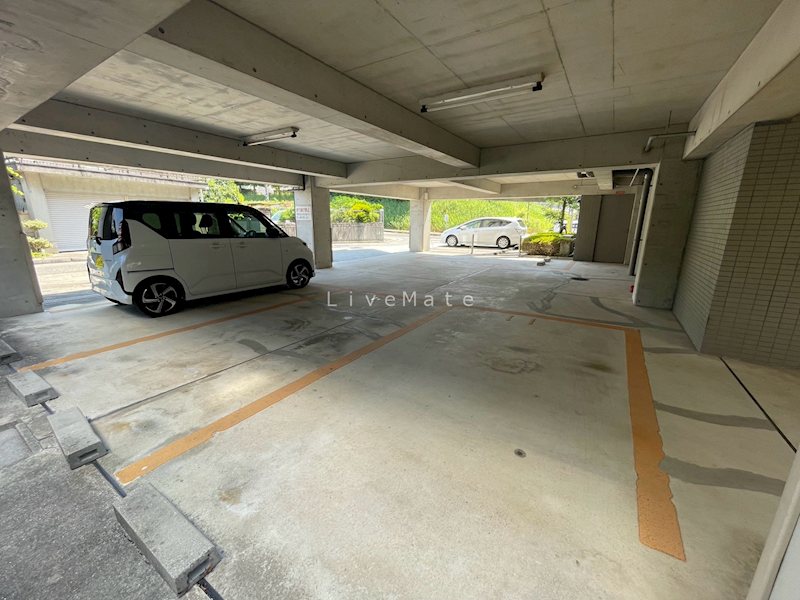 アークパレス誠 駐車場