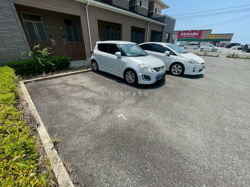 グランポン魚住 駐車場