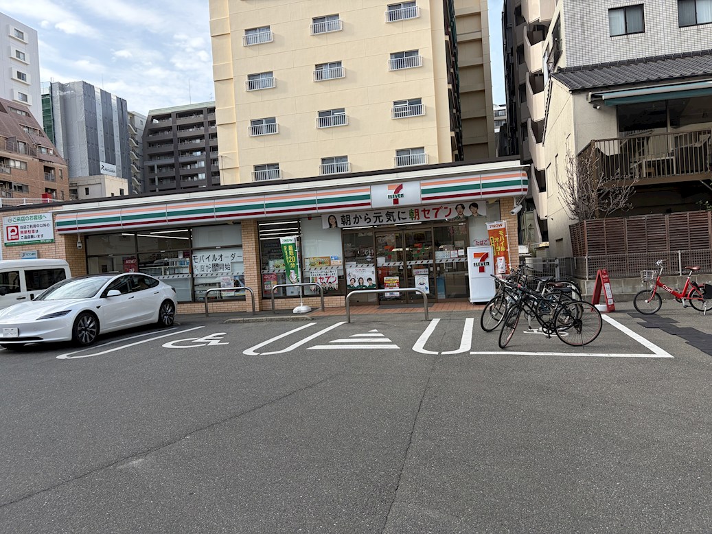 LIBTH薬院PREMIER コンビニ