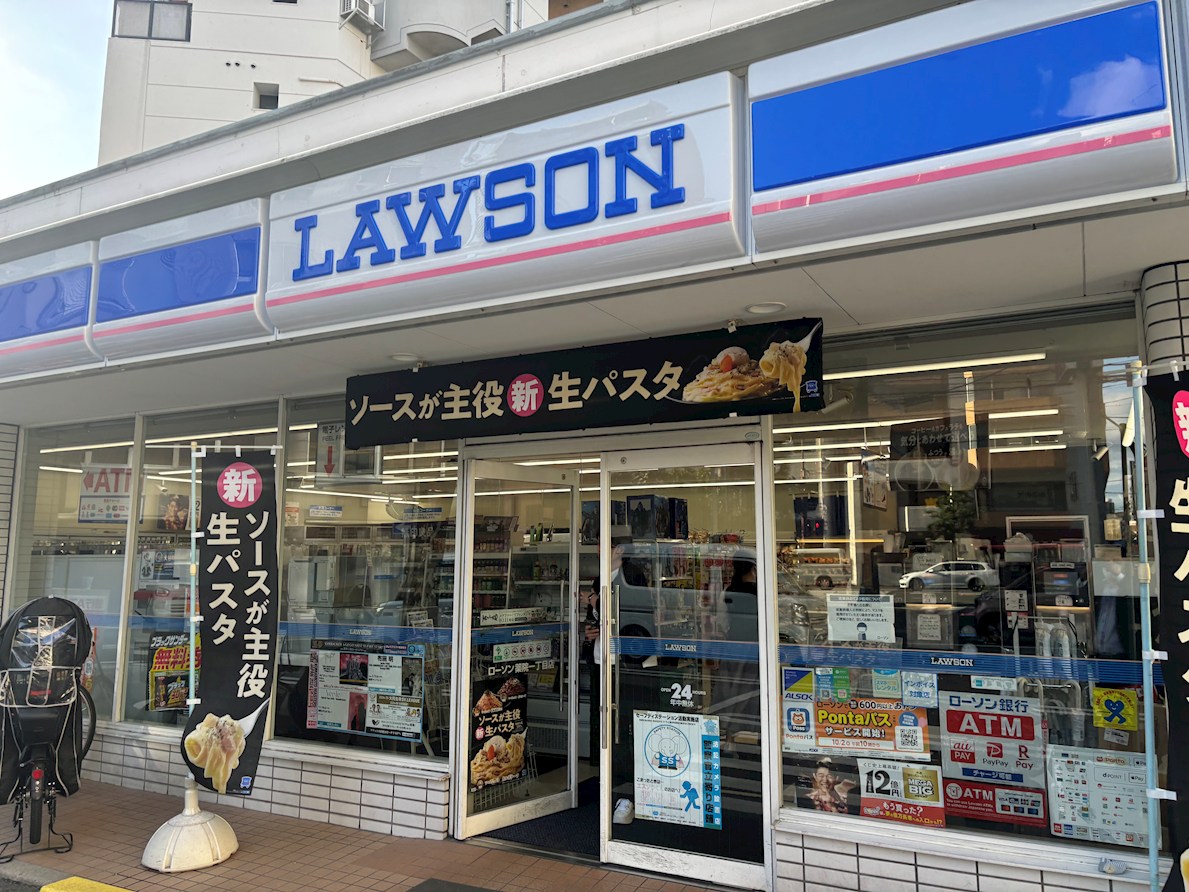 ジートラスト薬院 コンビニ
