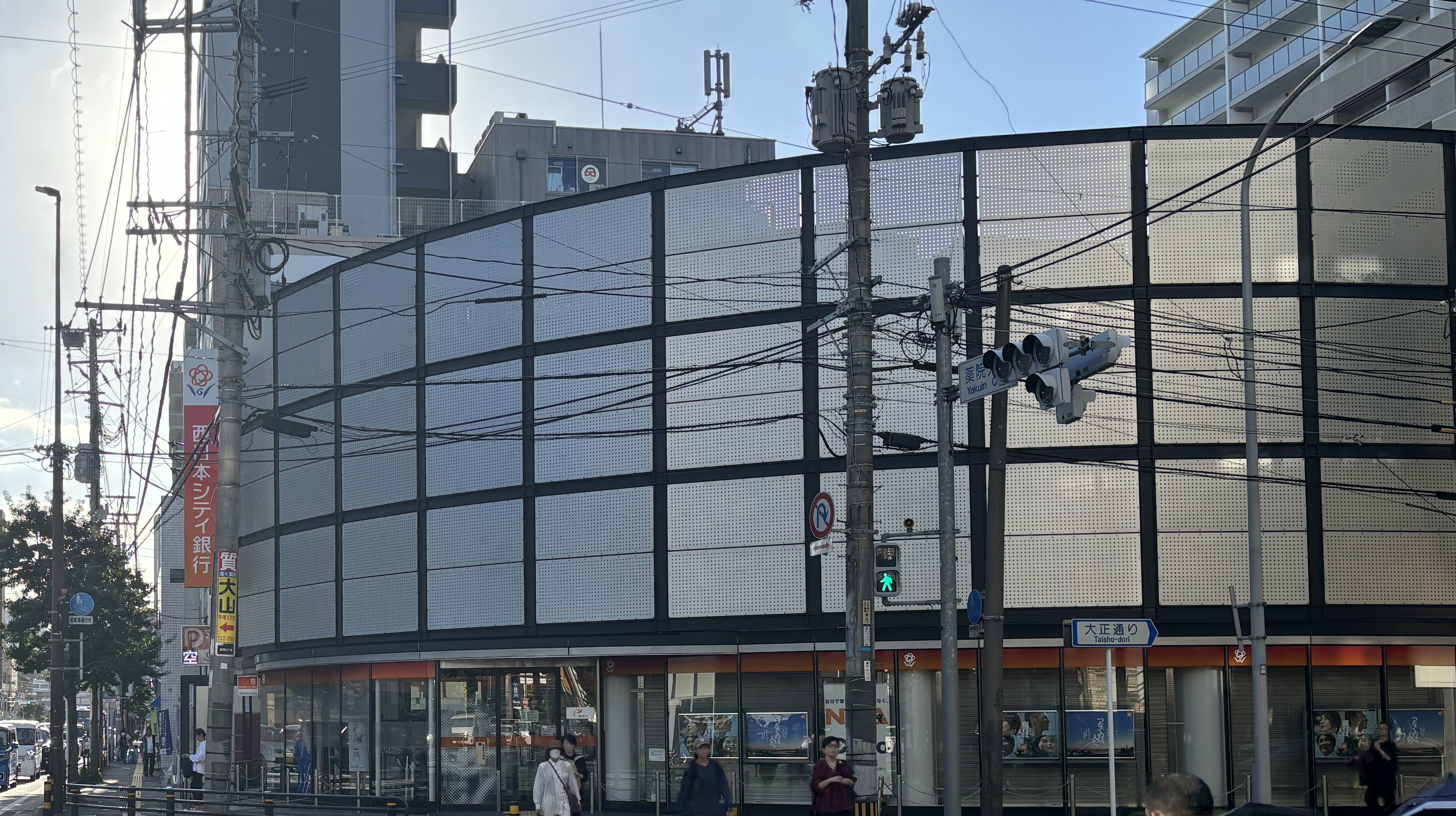 エステートモア・警固本通り 銀行