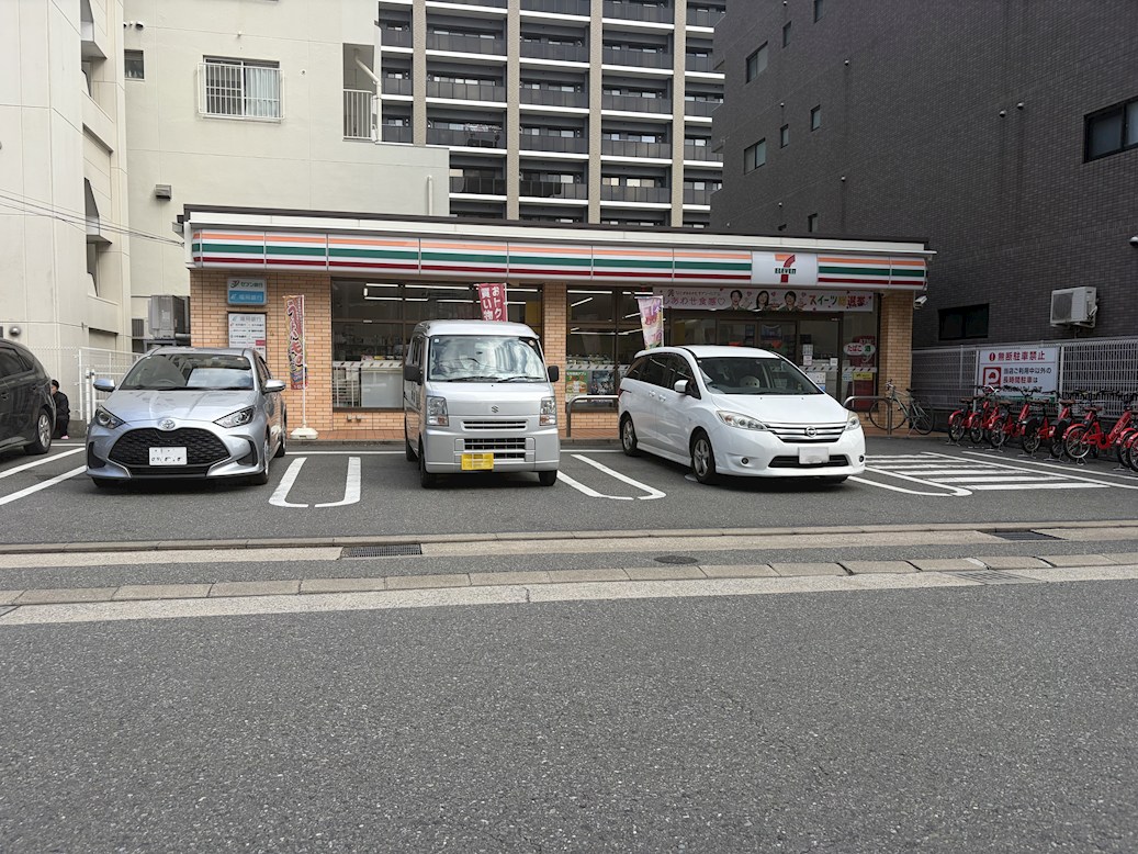 MODERN PALAZZO博多ﾃﾞｭｵｸﾞﾗﾝﾃﾞEAST コンビニ