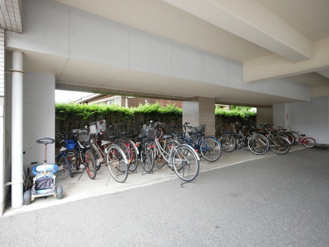 日之出ビル多の津 駐車場