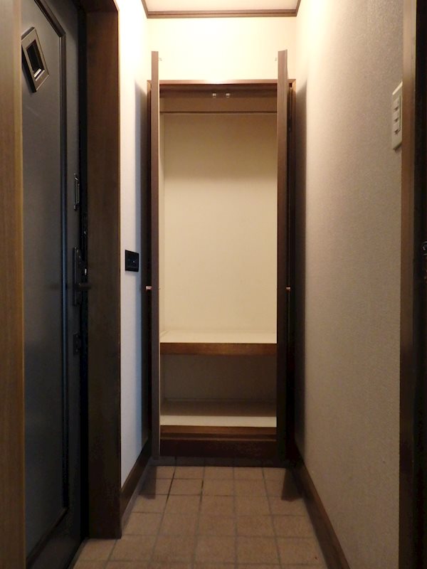 クレセントハウス本町 玄関