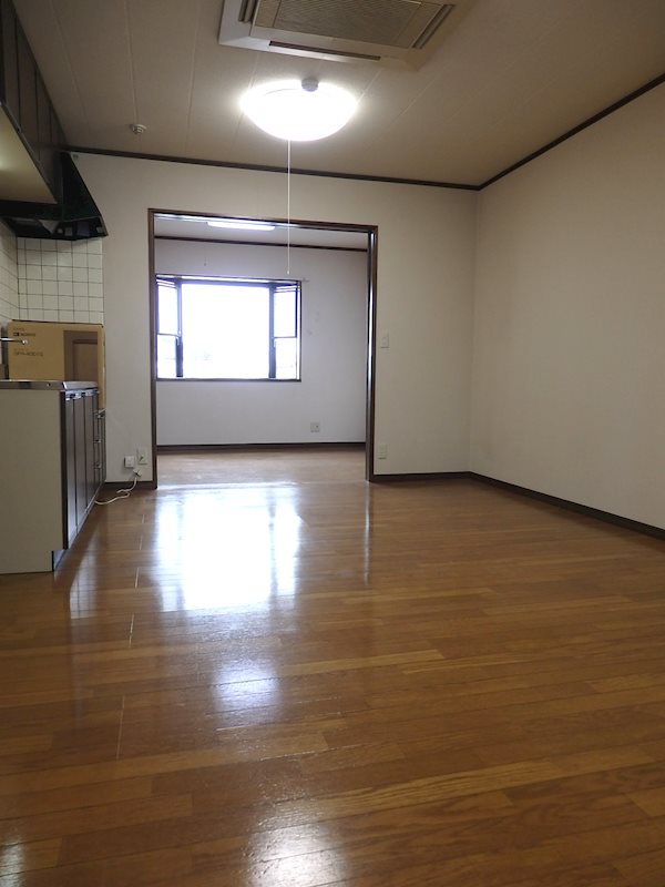 クレセントハウス本町 リビング