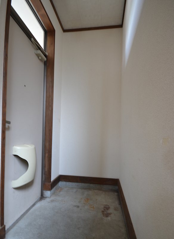 ロイヤルヒルズ日の出 玄関