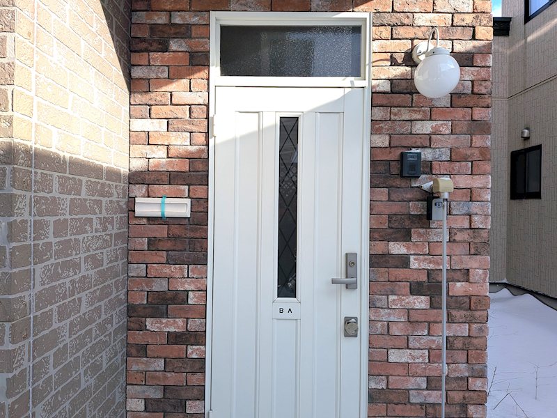 ディズニーカスタムB棟  玄関