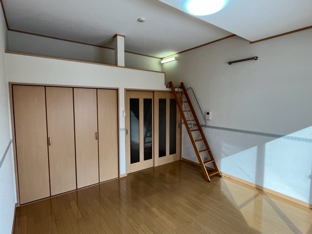 スワンハイツ高見台 リビング