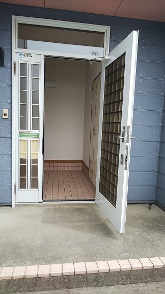 砂田町貸家 玄関