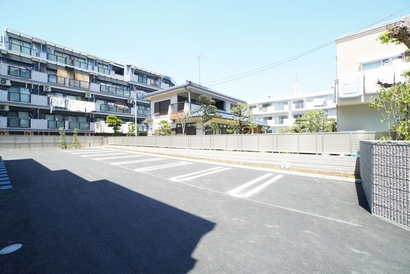 SHMルナリア 駐車場
