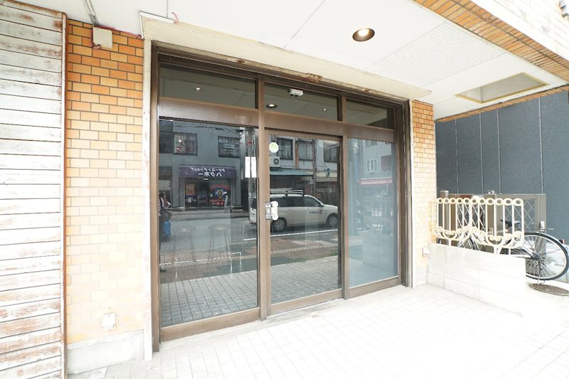 林ビル 玄関