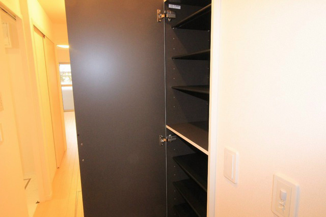 ゴールドクレスト 玄関