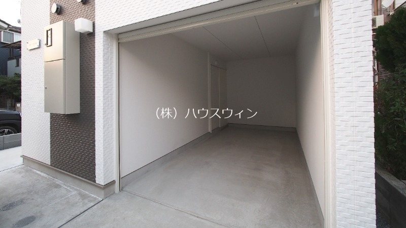 グローリア吉川 玄関