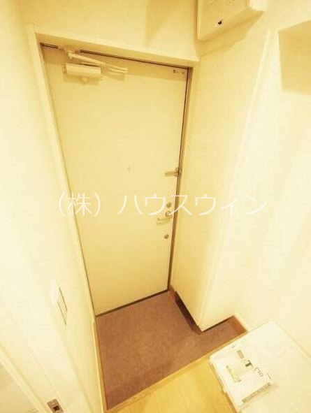 モナーク越谷 玄関