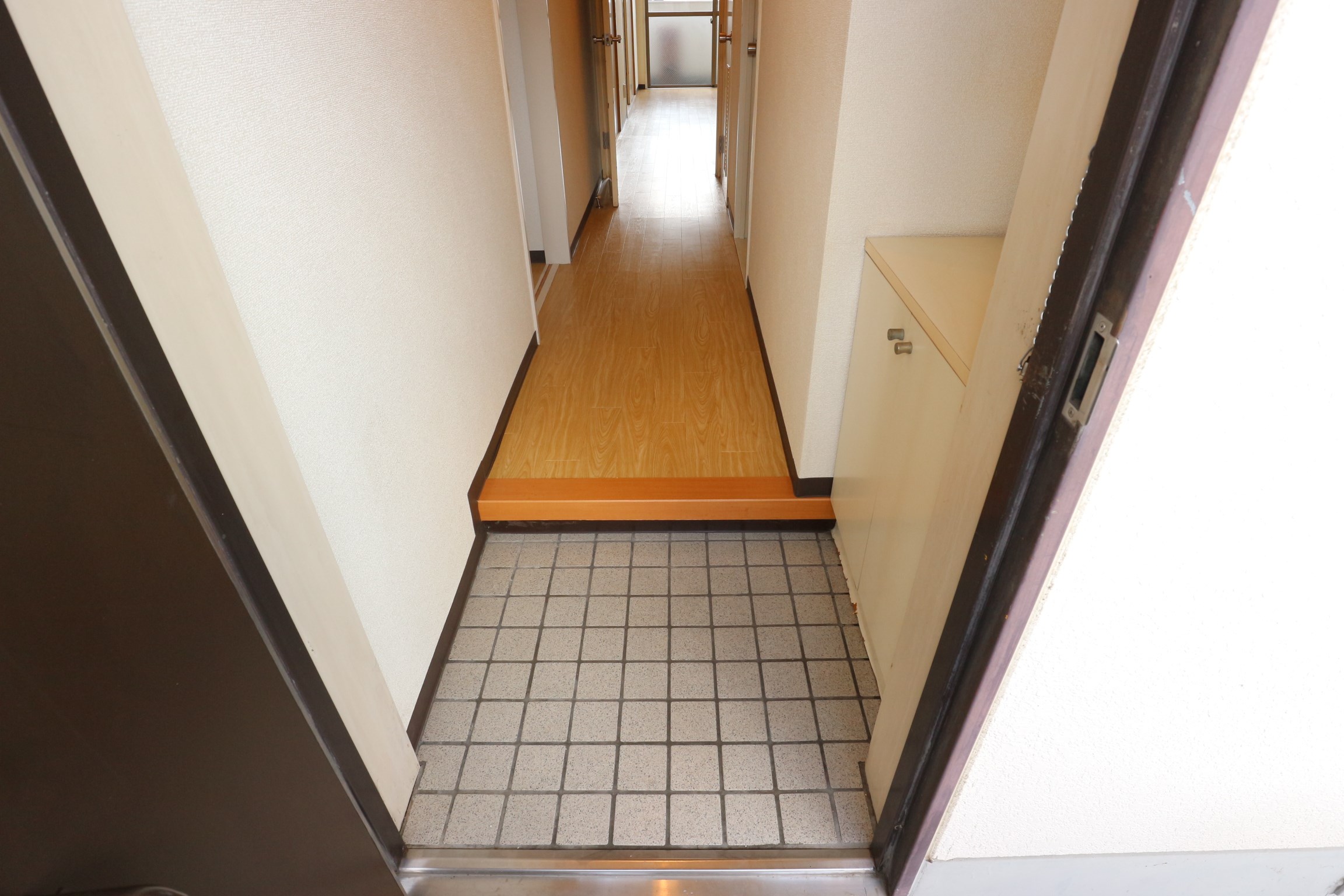 グランドール岸 玄関