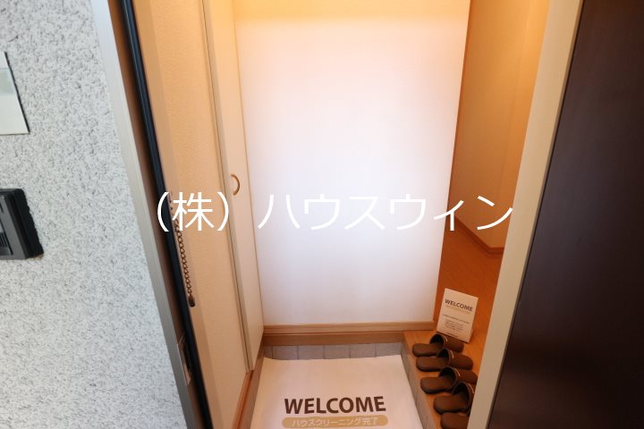 プレミール　C 玄関