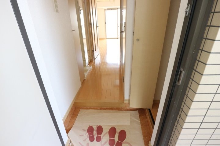 アンセラジオ新越谷 玄関