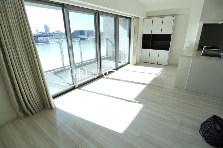 ザパークハウス中野弥生町テラス リビング