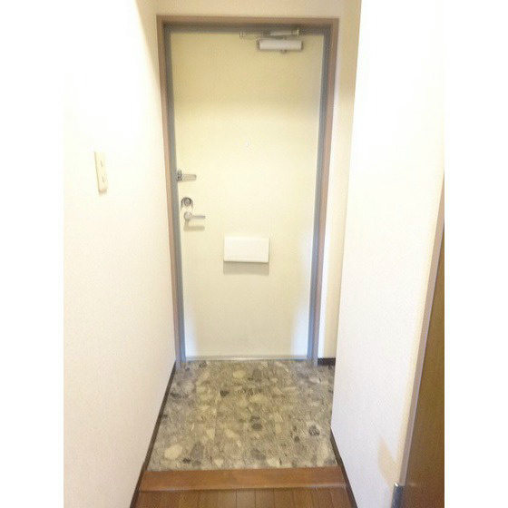 ドミールシャルマン 玄関