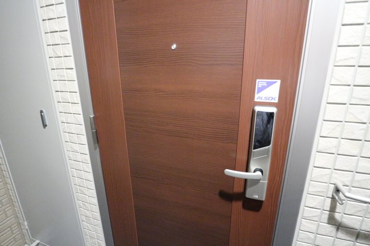 ロイヤルヒル越谷 玄関