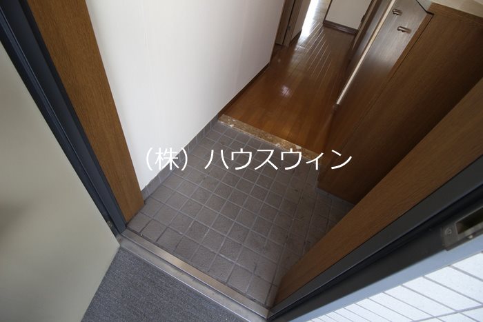 パウロニアヒルズ 玄関
