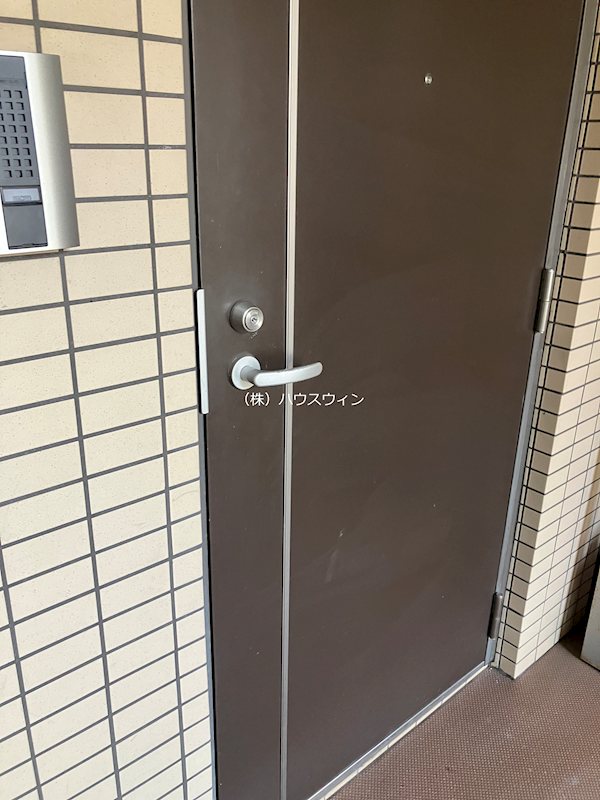 アンセラジオ新越谷 玄関