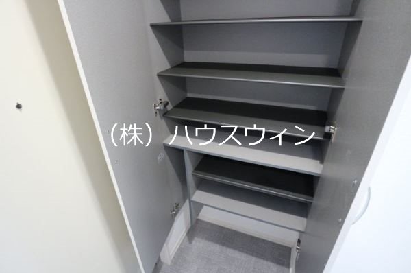 Resilience　A 玄関